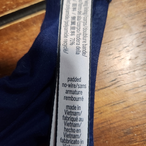 Victoria's Secret Deep Blue Wireless Push-Up Bra - Picture 4 of 8